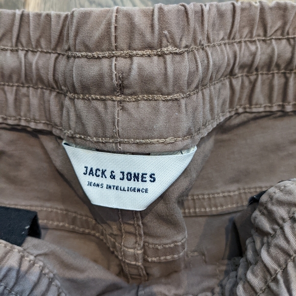 Jack and Jones Tapered Jogger Style Khaki pants - Picture 2 of 3